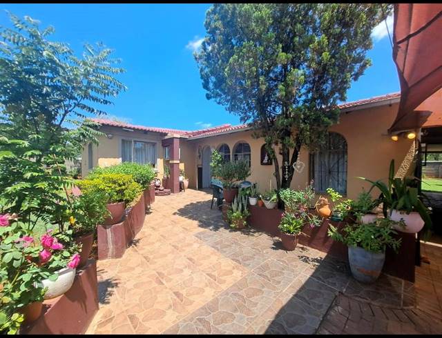 4 BEDROOM HOUSE FOR SALE IN HEUWELOORD